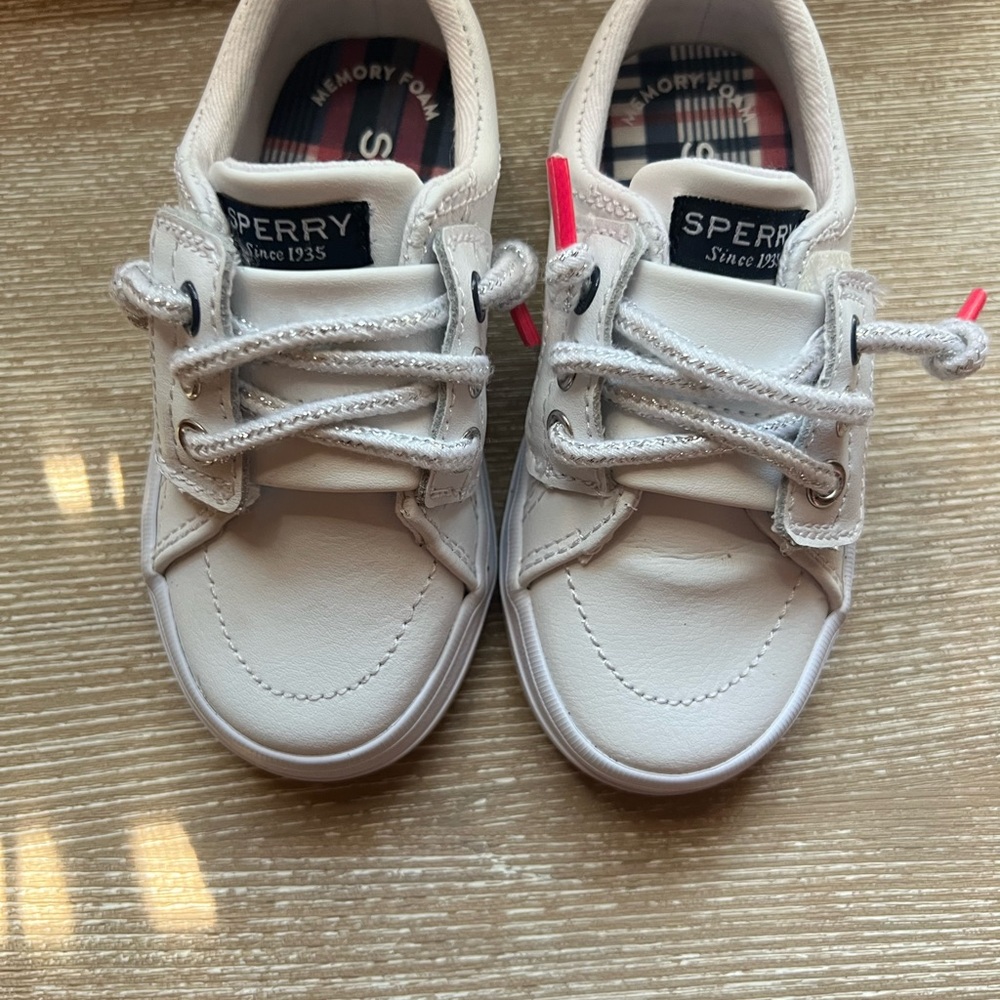 Toddler size 5 like new